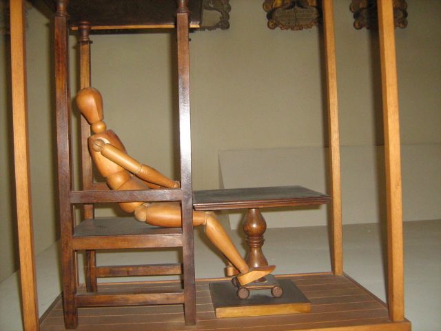 Sanctorius' weighing chair (reconstruction) by Elena Berger.JPG